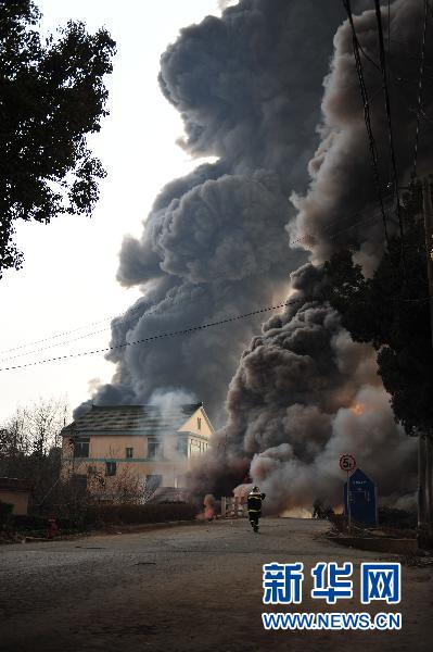 无锡一家化工厂爆炸起火 蘑菇云腾空(图3)